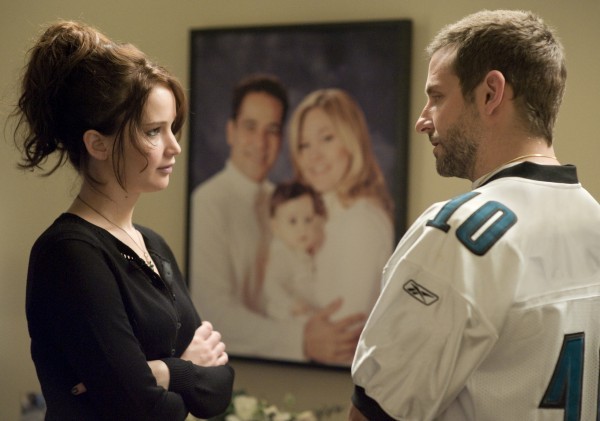 bradley-cooper-a-confronto-con-jennifer-lawrence-in-una-scena-di-the-silver-linings-playbook-247077